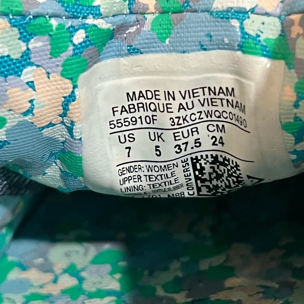 Converse Sneakers All Stars Limited Edition Navy & Blue Floral Lined Worn Once! - Picture 4 of 14